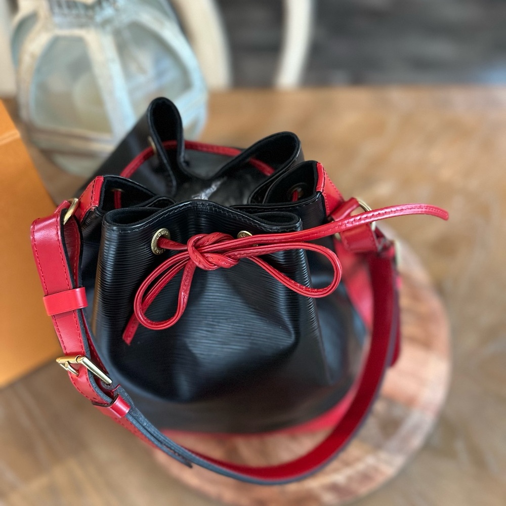 Louis Vuitton Epi Noe Noir Castilian - Picture 2 of 16